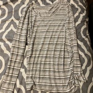 2 tops Maternity long sleeve and short-sleeve